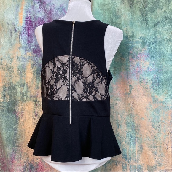 📌Express Look at this backside! Timeless Rayon Blend Sleeveless Top - Picture 3 of 12